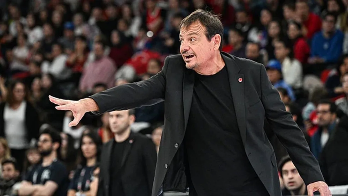 Ergin Ataman'dan Hakem Çıkışı: Panathinaikos ve Olympiakos Arasında Şampiyonluk Düğümü Ergin Ataman'dan Hakem Çıkışı: Panathinaikos ve Olympiakos Arasında Şampiyonluk Düğümü