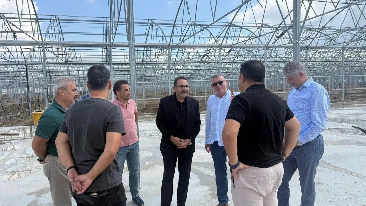 Adana Karataş'ta Sera Organize Tarım Bölgesi'ne 2 Milyar TL Yatırım: 5 Bin Dekar Üretime Geçiyor Adana Karataş'ta Sera Organize Tarım Bölgesi'ne 2 Milyar TL Yatırım: 5 Bin Dekar Üretime Geçiyor