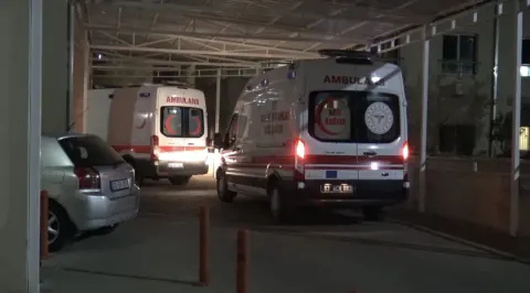 Şanlıurfa Siverek'te araç refüje çıktı: 1 ölü, 1 yaralı Şanlıurfa Siverek'te araç refüje çıktı: 1 ölü, 1 yaralı