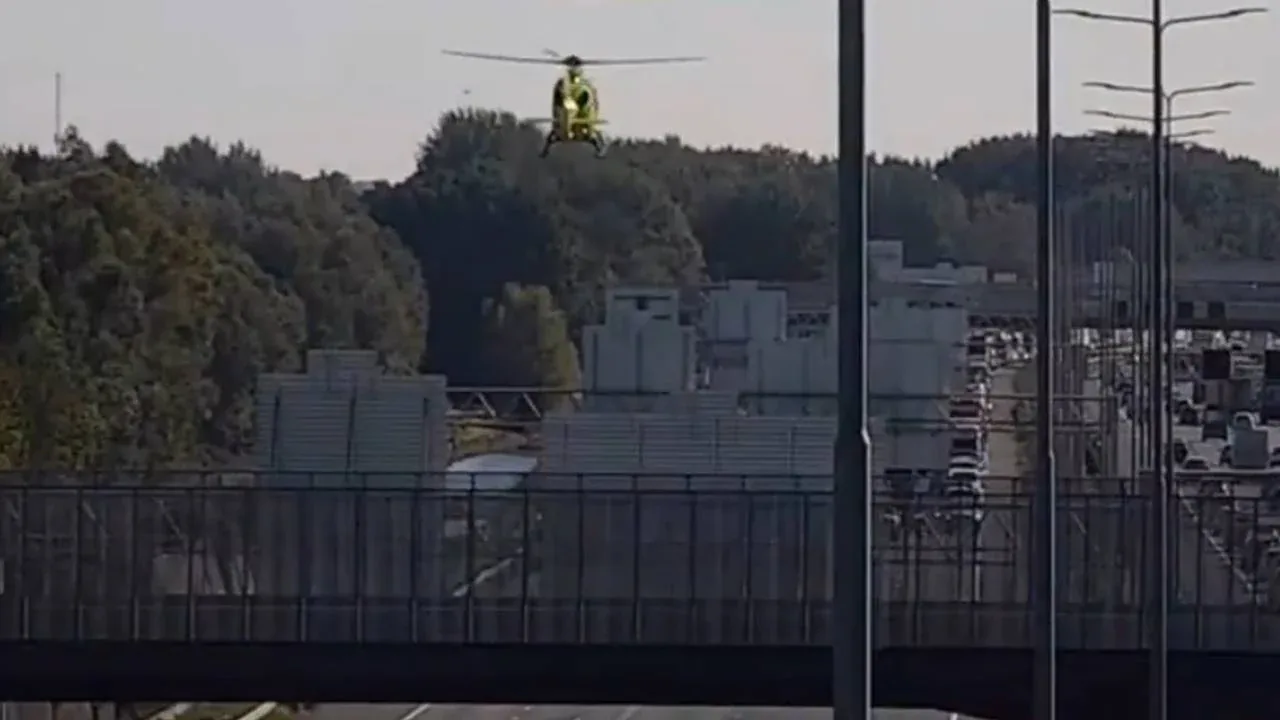 A16'da Ciddi Kazada Yol Kapatıldı: Travma Helikopteri İndi, Trafik Yönlendirildi A16'da Ciddi Kazada Yol Kapatıldı: Travma Helikopteri İndi, Trafik Yönlendirildi