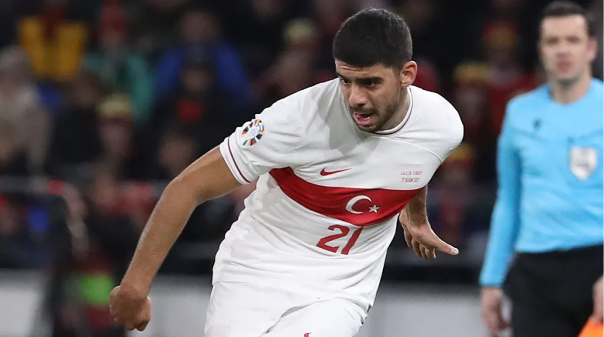 Süper Lig'de Cenk Özkacar Yarışı: Beşiktaş ve Trabzonspor Devrede Süper Lig'de Cenk Özkacar Yarışı: Beşiktaş ve Trabzonspor Devrede
