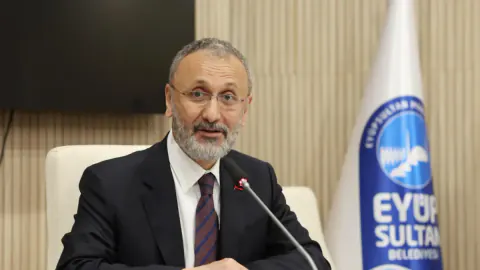 Eyüpsultan Belediyesi'ne "Şafak" operasyonu: Başkan Genç dahil 17 kişi gözaltında