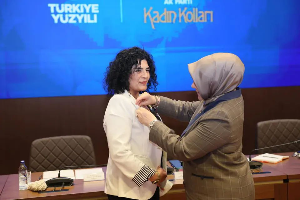 Siyasette Transfer Hareketliliği: Parti Değiştirme Süreçleri ve Etkileri görseli