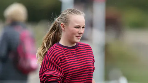 Zara Tindall'ın kızı Mia, Blenheim'de anneinin groom'u oldu: 12 yaşında atçılık görevine atıldı