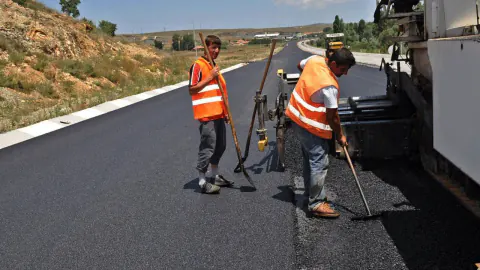 Adana Otoyolu'nda Deterjan Sızıntısı: Sürücüler İçin Kritik Kayma Riski