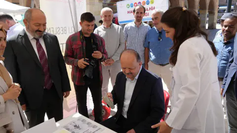 Kastamonu'da Halk Sağlığı Haftası Başladı: Nasrullah Meydanı'nda Ücretsiz Taramalar ve Kan Bağışı