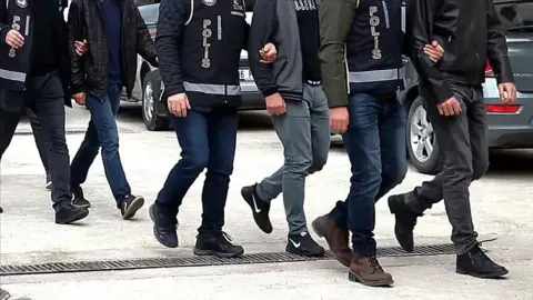 İzmir'de Sosyal Medya Üzerinden Suç Örgütü Propagandası Operasyonu