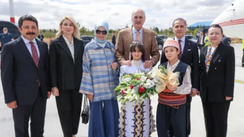 TBMM Başkanı Kurtulmuş, Kapadokya Havalimanı'nda Valisi Kök'ün törenle karşılandığı Kırşehir'e geçti