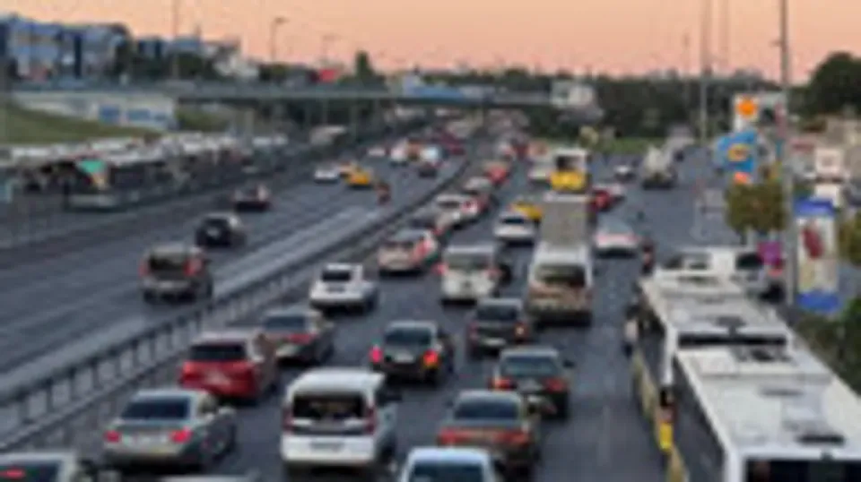 18 Ekim KGM yol durumu: Otoyollarda şerit kapanmaları ve tek şerit geçiş – Güncel bülten görseli