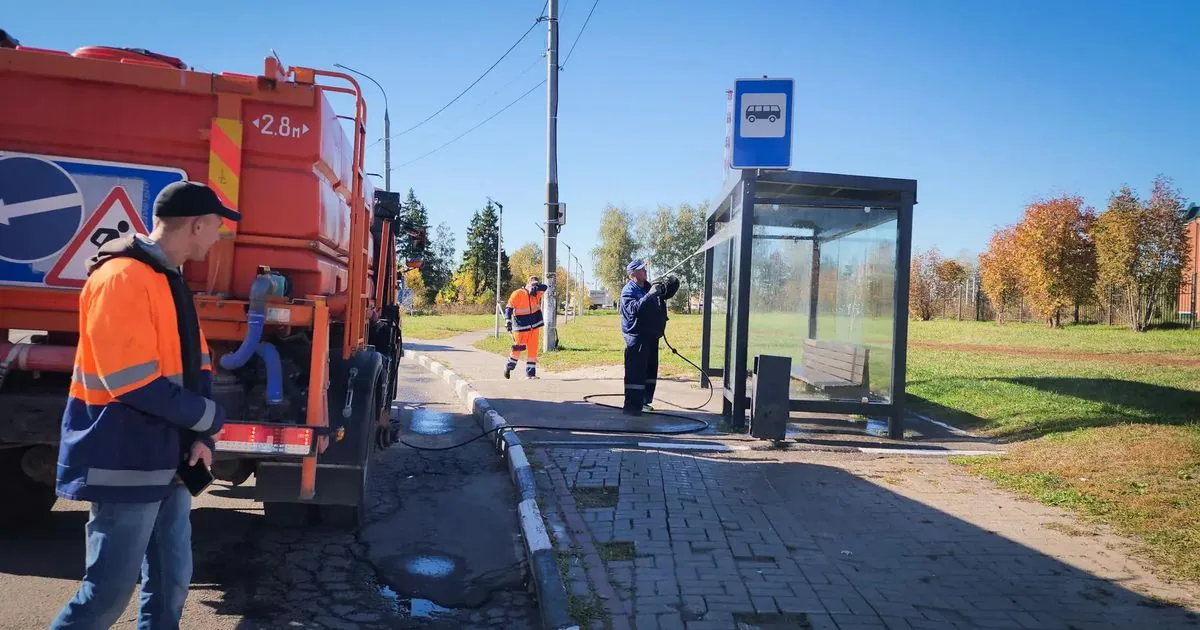 Bronnitsy'de otobüs durakları her sabah temizleniyor: Ekim ayı boyunca 10 durağa hizmet Bronnitsy'de otobüs durakları her sabah temizleniyor: Ekim ayı boyunca 10 durağa hizmet