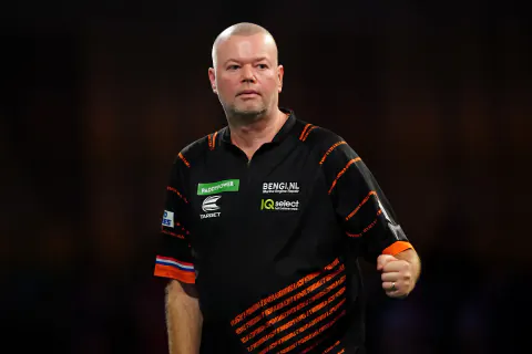 Dartın Efsane İsmi Raymond van Barneveld: Bir Kariyerin Anatomisi