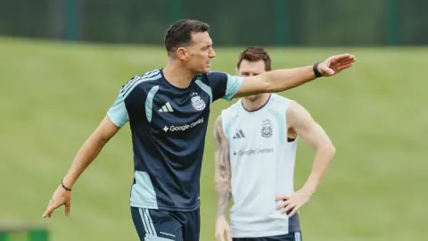 Arjantin'de Scaloni'den Sürpriz Karar: Ürdün Maçında Messi Kulübede mi?
