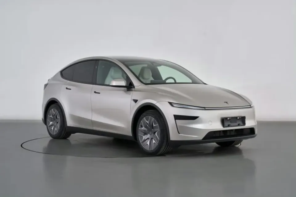 Tesla Model Y L Avrupa'ya Geliyor: 6 ve 7 Koltuklu Yeni SUV'un Detayları görseli