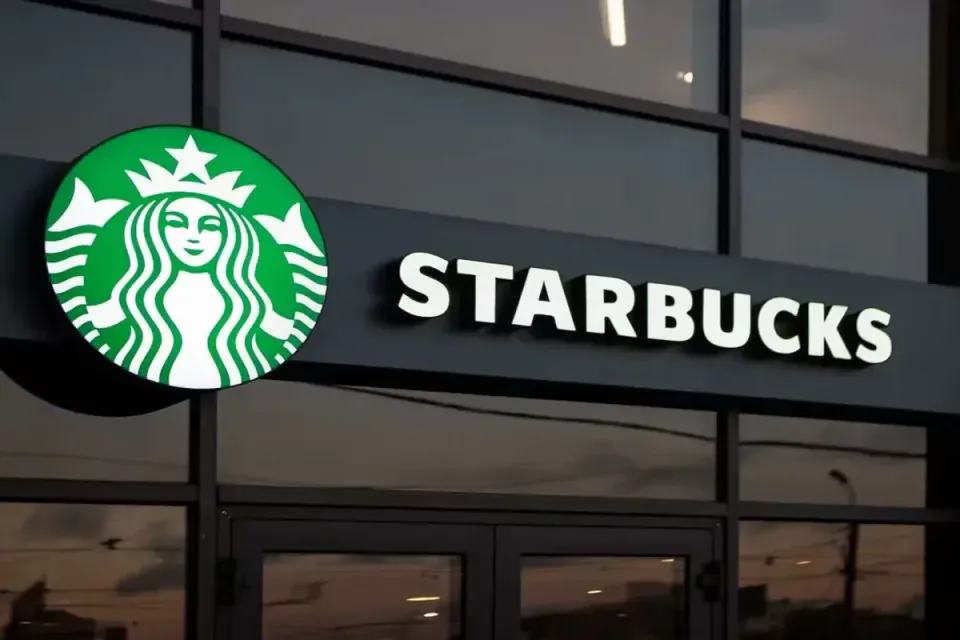 Starbucks Kuzey Amerika'dan 250 mağaza çekiliyor: Portföy optimizasyonu hızı arttı görseli