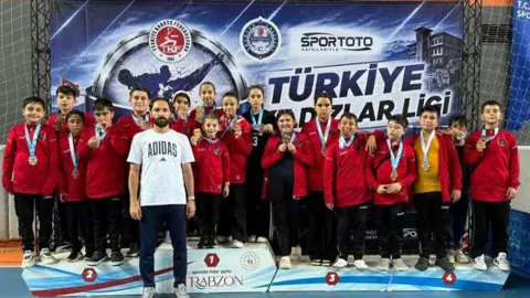 Erzincanlı Karatecilerden Trabzon'da Madalya Yağmuru: 28 Ödül Geldi