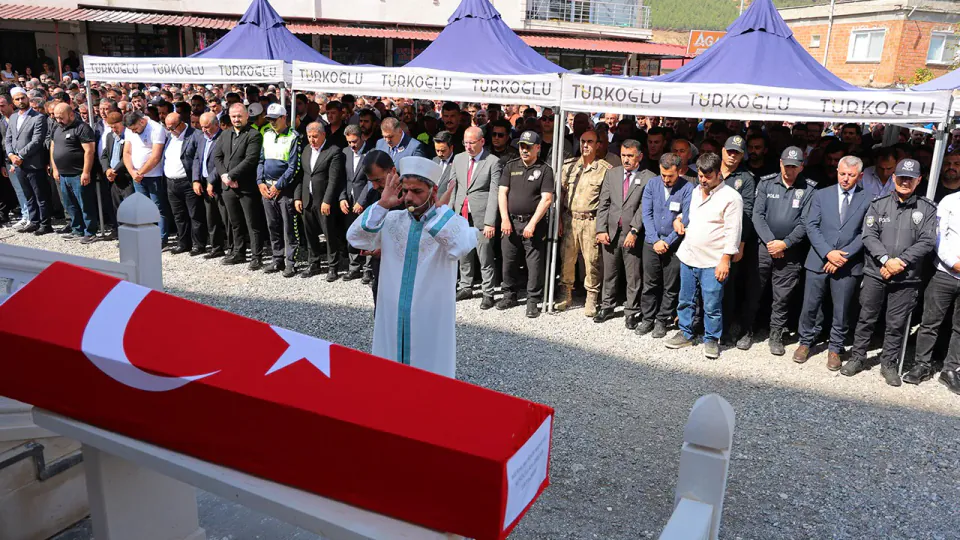 Kahramanmaraş'ta alacaklı kavgasında ölen polis memuru Sadullah Orçan toprağa verildi görseli