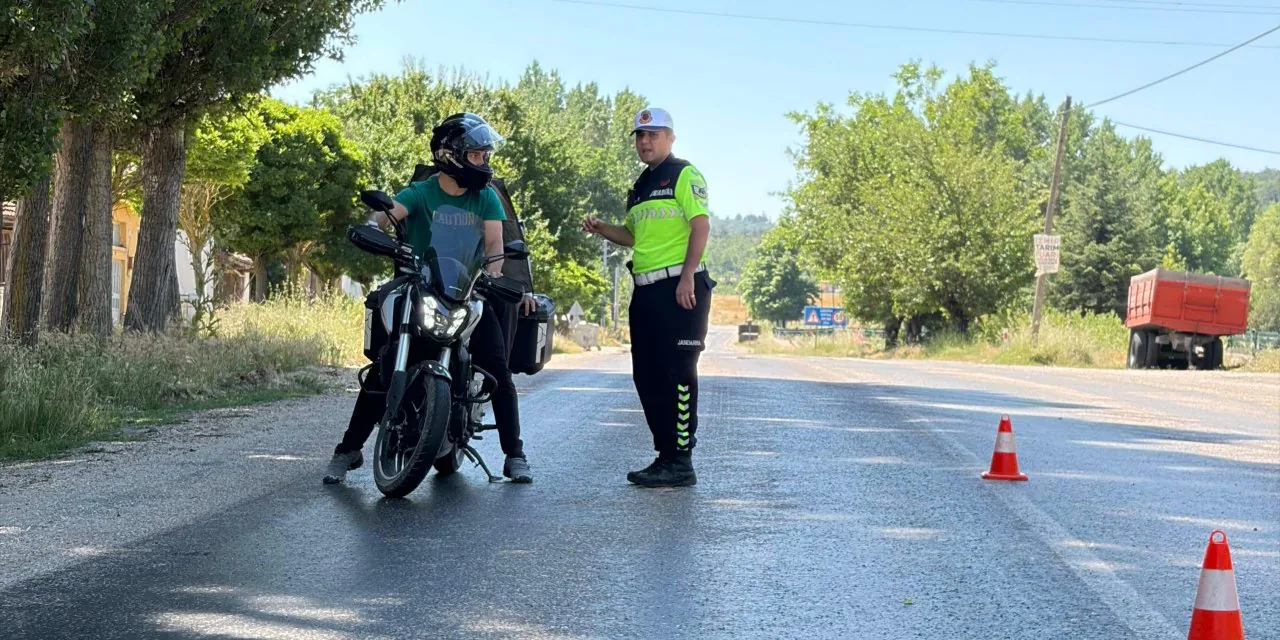 Bilecik'te Motosiklet Sürücülerine Özel Trafik Güvenliği Eğitimi Bilecik'te Motosiklet Sürücülerine Özel Trafik Güvenliği Eğitimi
