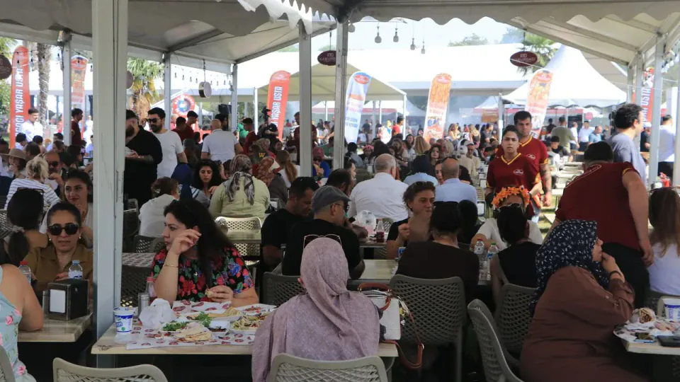 Adana Lezzet Festivali'ne Büyük Akın: Merkez Park'ta 250 Stant Lezzetle Doldu görseli