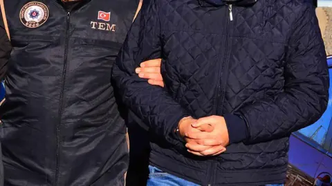 Çorum'da Geniş Kapsamlı Denetim: Aranan Şahıslar ve Çok Sayıda Silah Yakalandı Çorum'da Geniş Kapsamlı Denetim: Aranan Şahıslar ve Çok Sayıda Silah Yakalandı