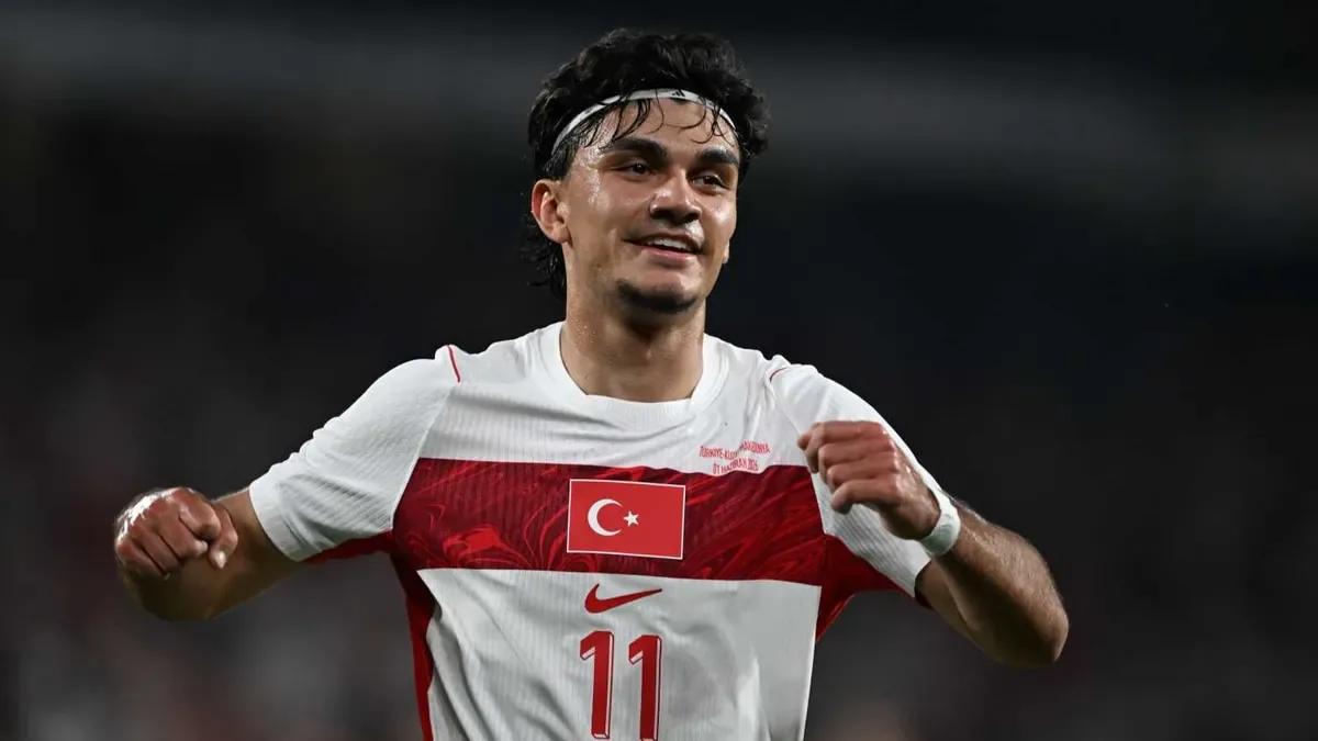 Galatasaray'da Can Uzun operasyonu: Kişisel şartlarda anlaşma sağlandı Galatasaray'da Can Uzun operasyonu: Kişisel şartlarda anlaşma sağlandı