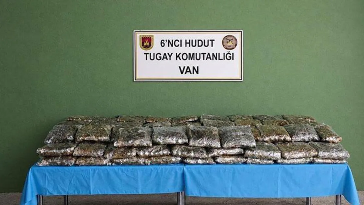 MSB: Van hudutunda arama taramada 59 kilo 734 gram uyuşturucu ele geçirildi MSB: Van hudutunda arama taramada 59 kilo 734 gram uyuşturucu ele geçirildi