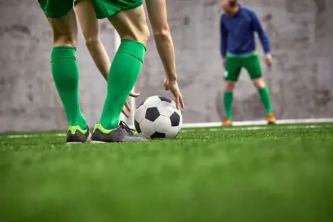 Futbolda Ofsayt Kuralı Nedir? 2026 Güncel Kurallar ve SAOT Sistemi