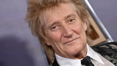 Rod Stewart Sahne Üstünde Fenalaştı: 81 Yaşındaki Yıldız Oksijen Desteği Aldı