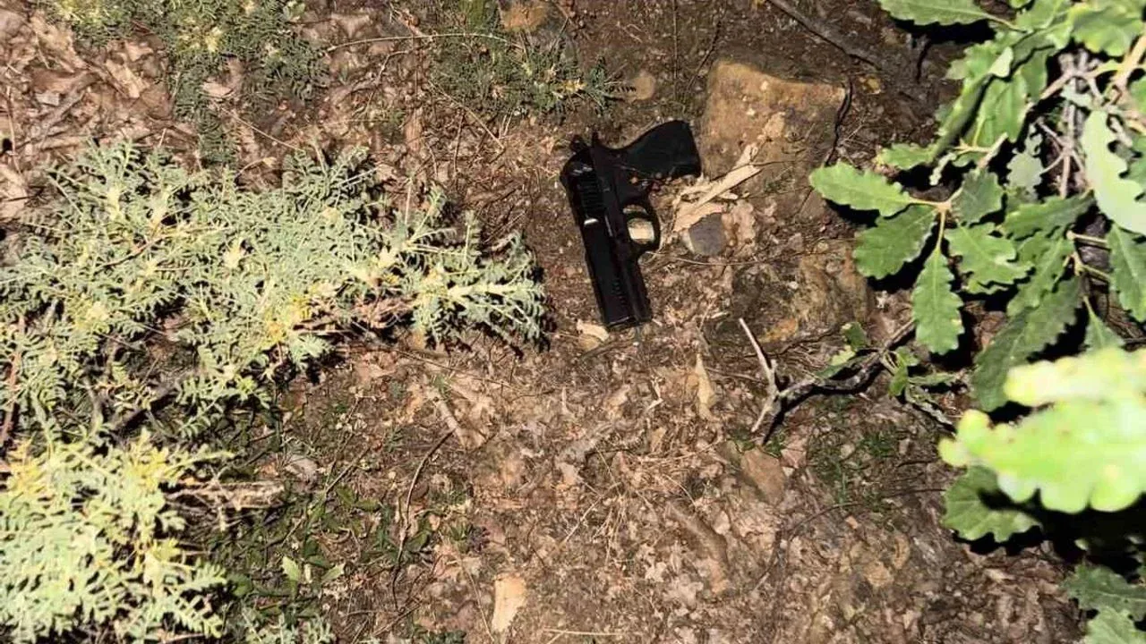 Tunceli Nazımiye'de Silahlı Saldırı: Ağır Yaralanan Şahıs Elazığ'a Sevk Edildi Tunceli Nazımiye'de Silahlı Saldırı: Ağır Yaralanan Şahıs Elazığ'a Sevk Edildi