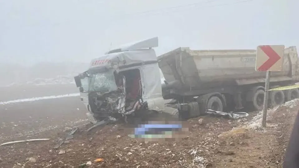 Ankara Çevreyolu'nda İki Tır Çarpıştı: Bir Yaralı görseli