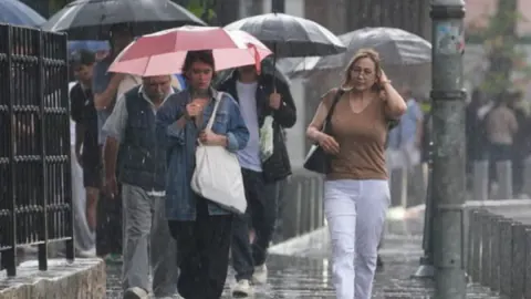 İstanbul'da Hafta Sonu Turuncu Kod Alarmı: Yağış ve Sıcaklık Değişimine Dikkat