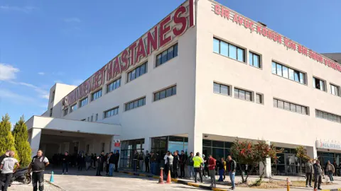 Soma'da maden göcüğü: 7 işçi altta kaldı, 2'si sağ kurtarıldı