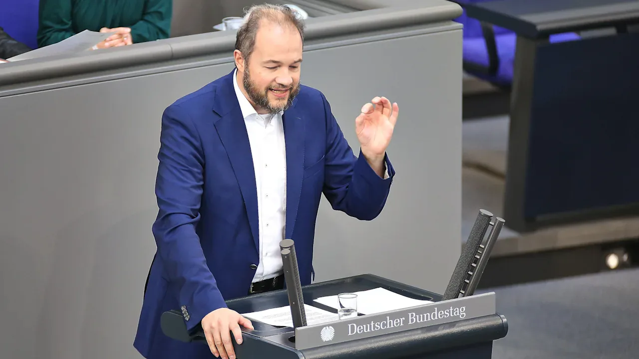 Almanya'da Seçim Krizi: AfD'li Adayların Seçimlere Girişi Engellendi Almanya'da Seçim Krizi: AfD'li Adayların Seçimlere Girişi Engellendi