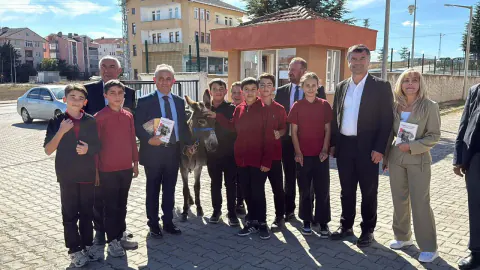 Eşekle Gelen Dostoyevski 25 ilde 18 bin çocuğa ulaştı: "Okumayı seven çocuk yetiştiriyoruz"