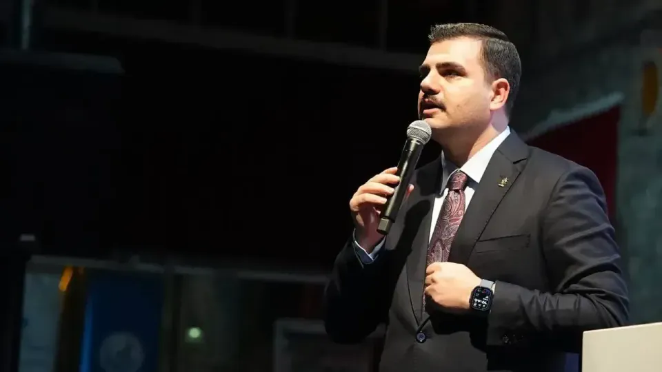 Eyyüp Kadir İnan'dan Özgür Özel'e AK Gençlik Yanıtı: Trajikomik görseli