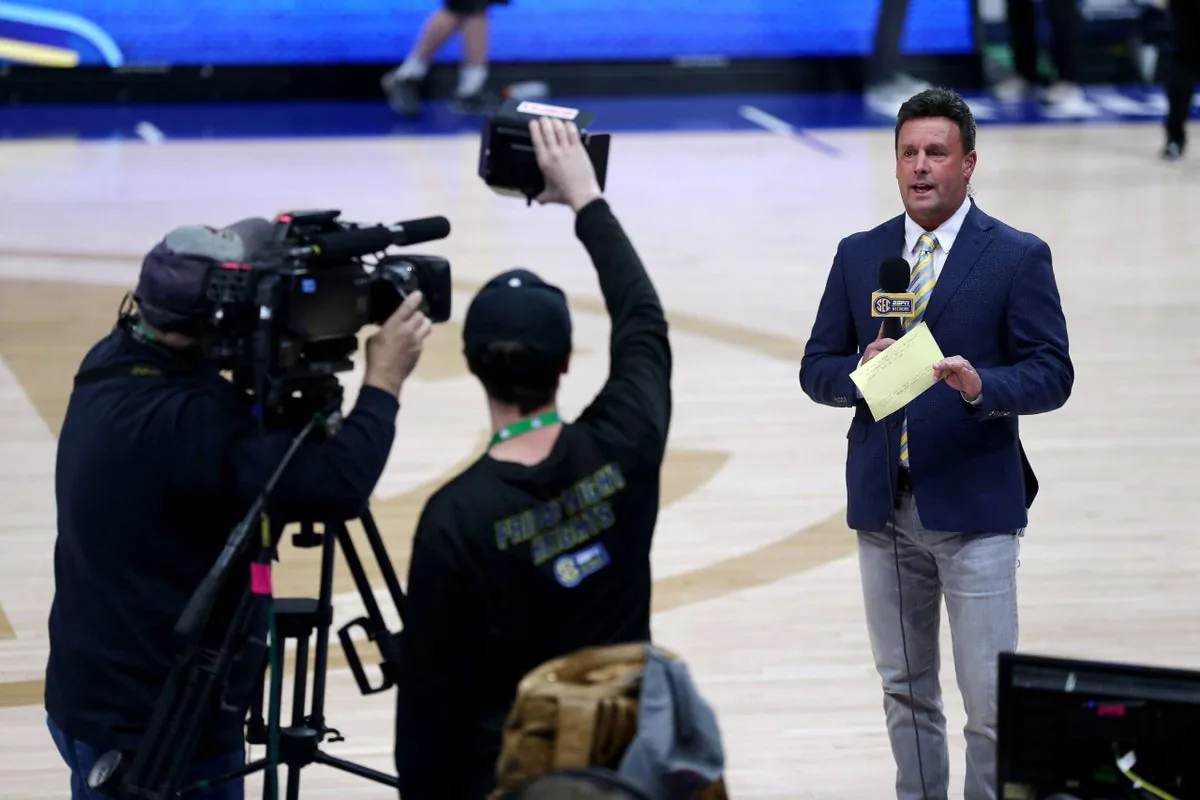 ESPN'de Şok Ayrılık: Efsane Spiker Karl Ravech Vedalaşıyor ESPN'de Şok Ayrılık: Efsane Spiker Karl Ravech Vedalaşıyor