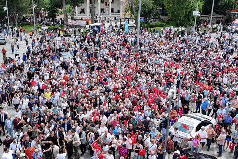 Özgür Özel Denizli'de Konuştu: 'Bize Bina Değil Yürek Lazım'