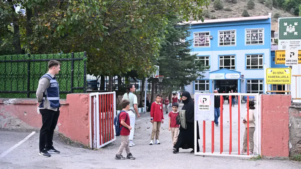 Gümüşhane'de Okul Çevre Güvenliği Artırıldı: 40 Görevliye Kapsamlı Eğitim görseli