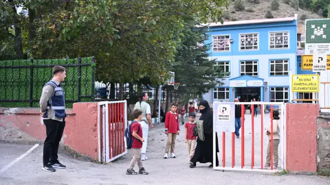 Gümüşhane'de Okul Çevre Güvenliği Artırıldı: 40 Görevliye Kapsamlı Eğitim