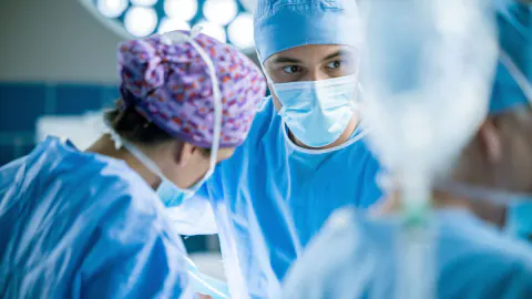 Zora Dizisinde Kriz: Dr. Rolf Kaminski Hijyen İddialarıyla Karşı Karşıya Zora Dizisinde Kriz: Dr. Rolf Kaminski Hijyen İddialarıyla Karşı Karşıya