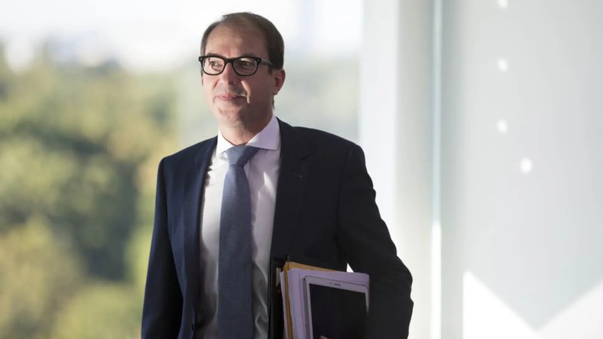 Alman Bakan Dobrindt'ten Kritik Uyarı: Tehdit Seviyesi 'Yüksek'e Çıkarıldı Alman Bakan Dobrindt'ten Kritik Uyarı: Tehdit Seviyesi 'Yüksek'e Çıkarıldı