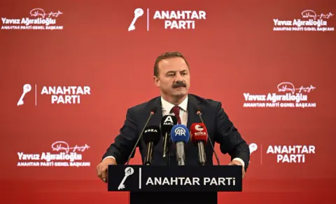 Yavuz Ağıralioğlu'ndan Hükümete Sert Liyakat Eleştirisi