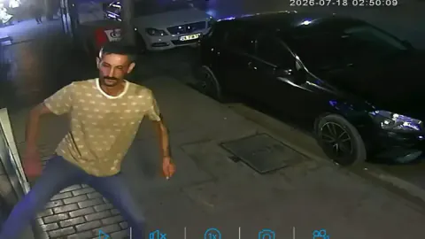 Eskişehir'de Tatil Acentesi Camını Kıran Şüpheliyi Esnaf Yakaladı