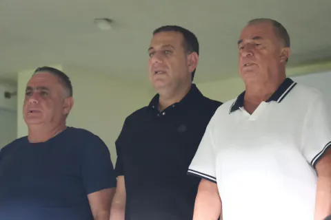 Fatih Terim, Bodrum FK maçını tribünden takip etti: Taraftarlar “İmparator”’ı selamladı