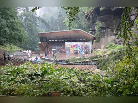 Sächsische Schweiz Felsenbühne Rathen'de Şiddetli Fırtına