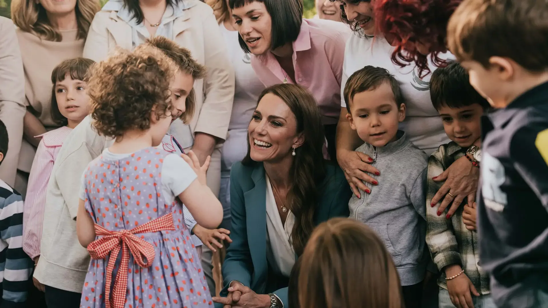 Kate Middleton'dan Sevgi ve İnsan Bağları İçin Küresel Çağrı Kate Middleton'dan Sevgi ve İnsan Bağları İçin Küresel Çağrı