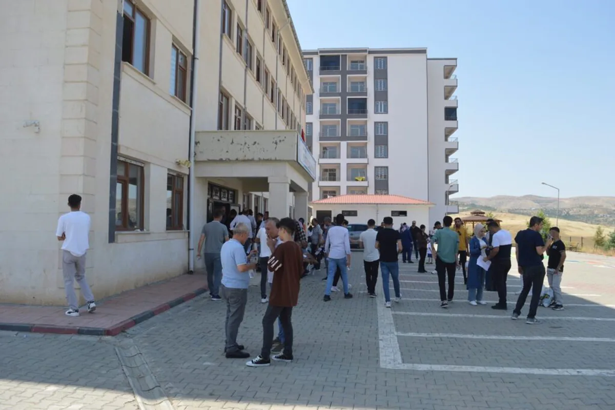 LGS'de Başarıyı Artıracak Stratejiler: Dr. Orhan Ay'dan Kritik Kaygı Yönetimi Tavsiyeleri LGS'de Başarıyı Artıracak Stratejiler: Dr. Orhan Ay'dan Kritik Kaygı Yönetimi Tavsiyeleri