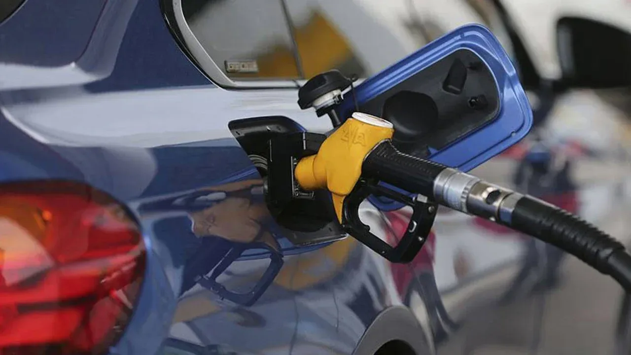 Motorin fiyatlarına zam geliyor: Yeni litre fiyatları belli oldu Motorin fiyatlarına zam geliyor: Yeni litre fiyatları belli oldu