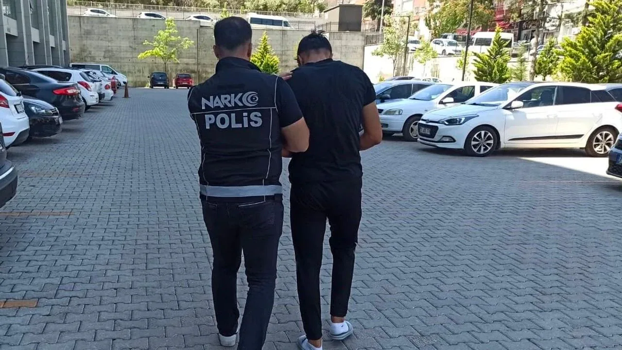 Kırıkkale'de Narkotik Operasyonu: Yüzlerce Sentetik Hap Ele Geçirildi Kırıkkale'de Narkotik Operasyonu: Yüzlerce Sentetik Hap Ele Geçirildi
