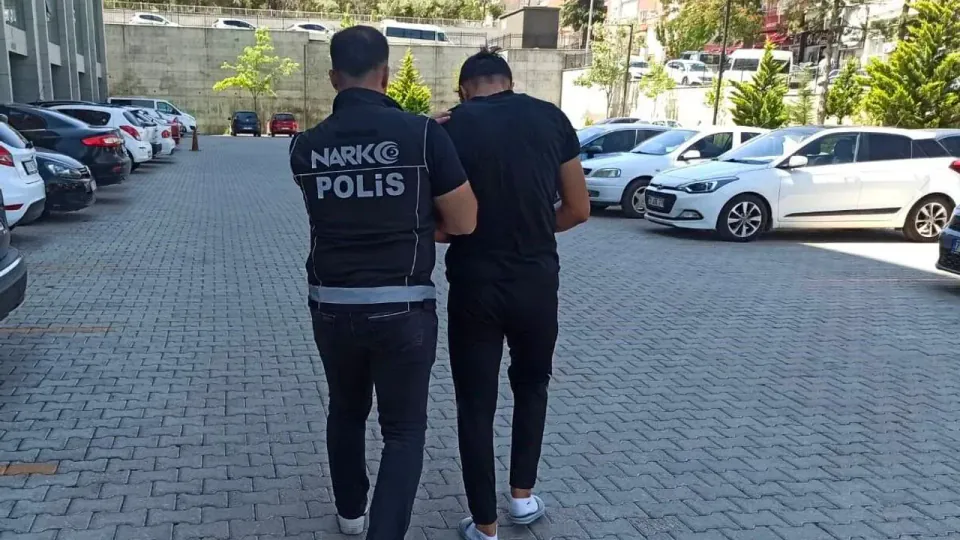 Kırıkkale'de Narkotik Operasyonu: Yüzlerce Sentetik Hap Ele Geçirildi görseli