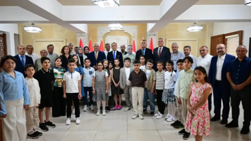 Nevşehir Valisi Hüseyin Kök, İlkokul Öğrencilerini Makamında Ağırdadı görseli